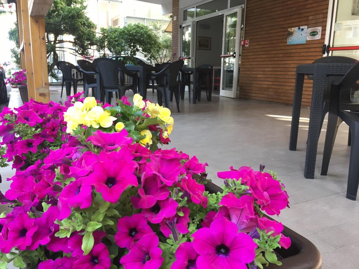 Hotel Rebola Rimini Luaran gambar